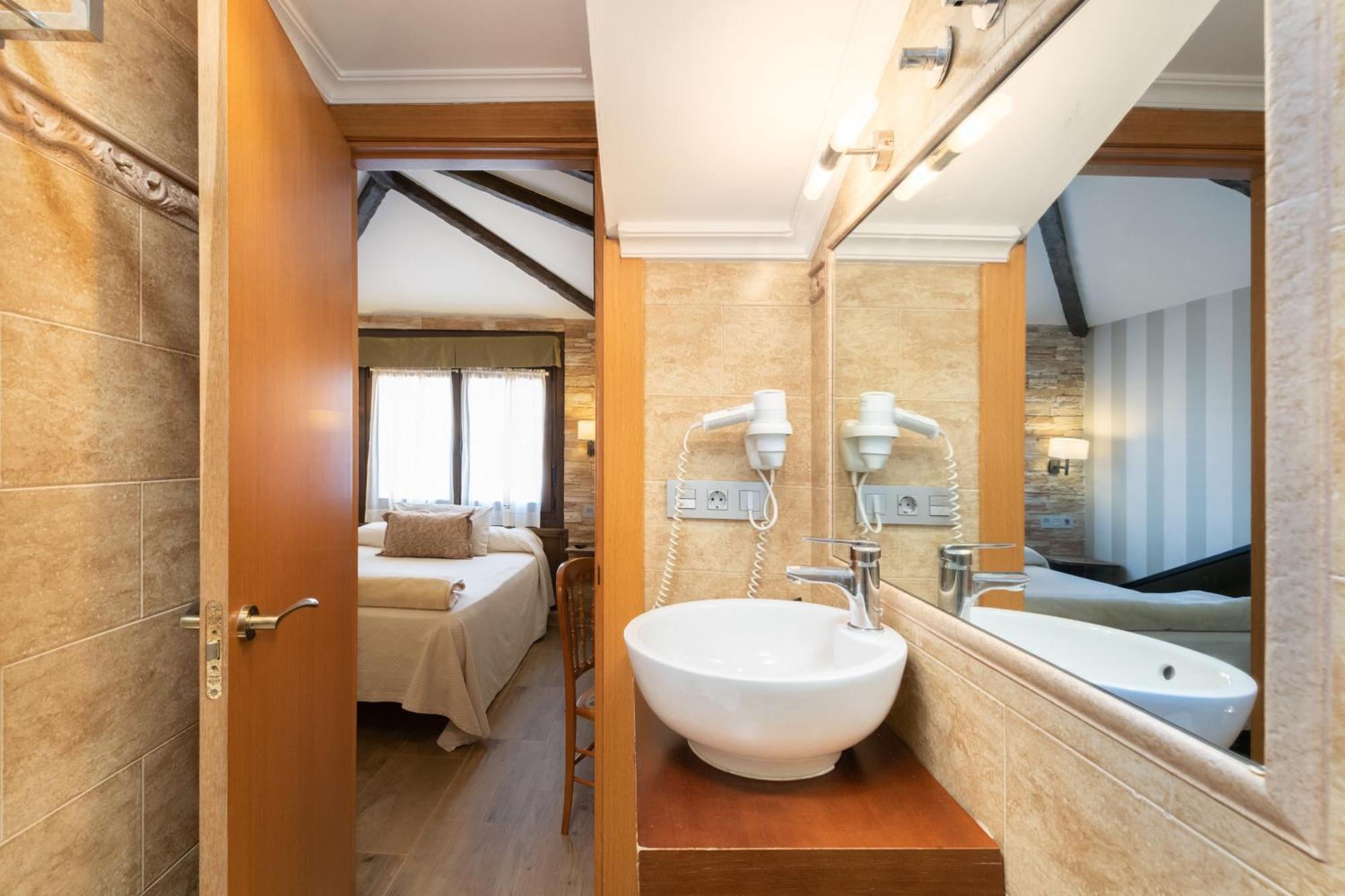 Cimavilla Rooms Gijon Bagian luar foto